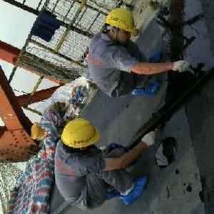 星际·体育-星际(中国)员工在做复合润滑涂层